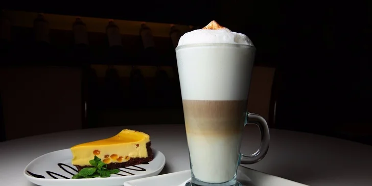 2x chutný cheesecake a káva podľa výberu