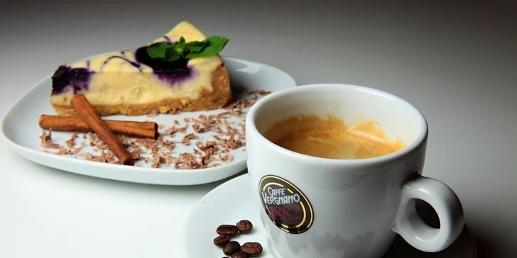 2x chutný cheesecake a káva podľa výberu