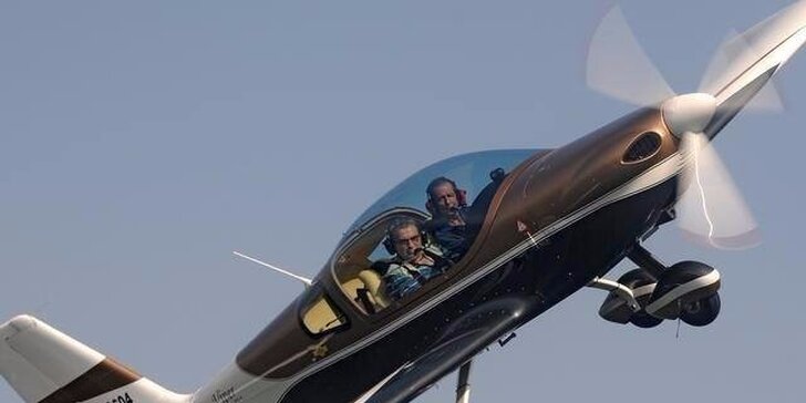 Let lietadlom Viper SD4 s možnosťou pilotovania
