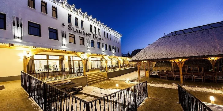 Romantický pobyt pre 2 osoby v Hoteli Slamený dom**** s wellness