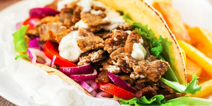 Gyros v placke s hranolčekmi
