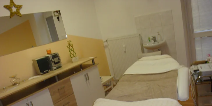 Neinvazívny lifting tripolárnou rádiofrekvenciou s kyselinou hyalurónovou