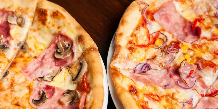 Pizza podľa vlastného výberu alebo 2 pizze aj s fľašou ríbezľového vína, možnosť donášky