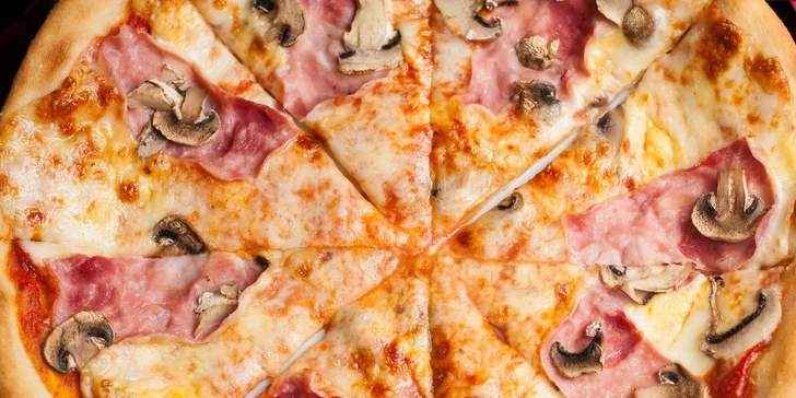 Pizza podľa vlastného výberu alebo 2 pizze aj s fľašou ríbezľového vína, možnosť donášky