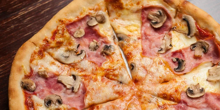Pizza podľa vlastného výberu alebo 2 pizze aj s fľašou ríbezľového vína, možnosť donášky