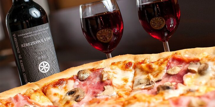Pizza podľa vlastného výberu alebo 2 pizze aj s fľašou ríbezľového vína, možnosť donášky