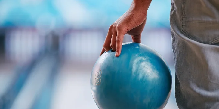 Hodina bowlingu až pre 8 osôb na profesionálnej dráhe
