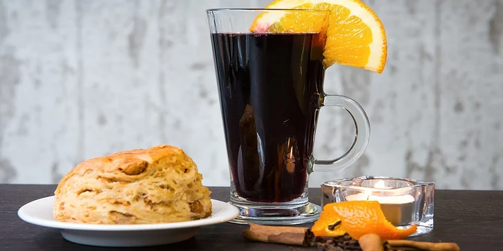 Varené vínko, čaj, rakytníkový džús, pagáč alebo koláč v Post Caffé