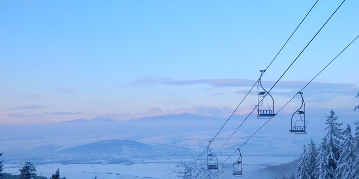 Rodinná lyžovačka s polpenziou a wellness pre 2 osoby v novom horskom hoteli Orešnica***