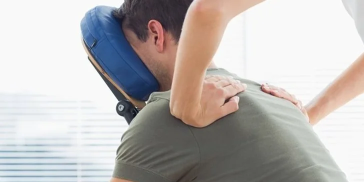 Shiatsu masáž šije s reflexnou masážou rúk či reflexné terapie
