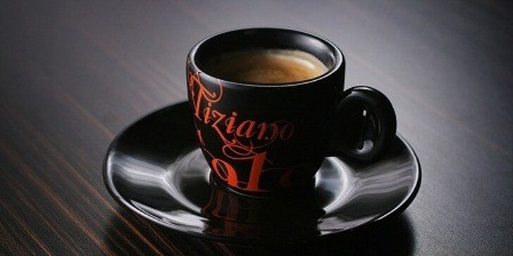 Talianske espresso s domácim zákuskom