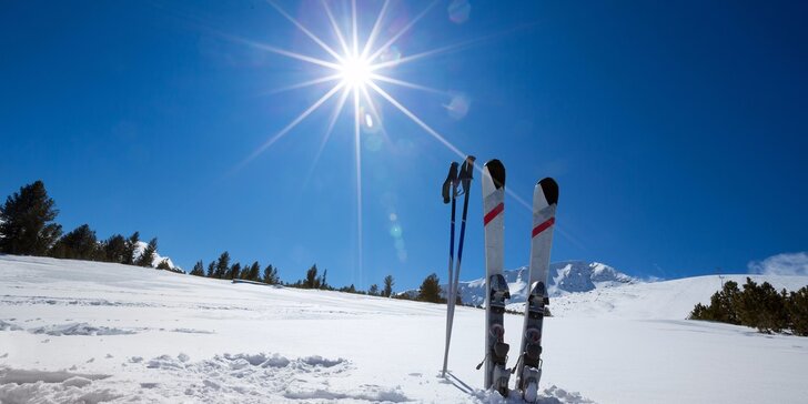 Požičanie lyžiarskeho alebo snowboardového kompletu na celý deň