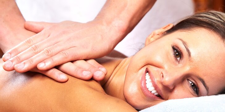 Lečivá aromaterapeutická masáž trupu, šije a hlavy prírodnými bylinnými olejmi