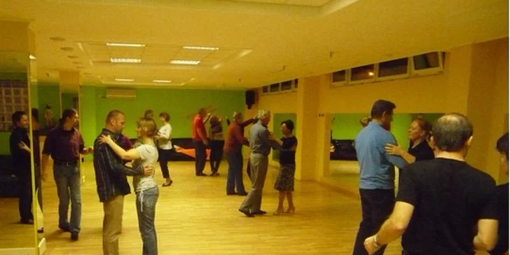 Roztancujte sa s profesionálnymi lektormi z Let´s Dance! Rýchlokurz spoločenských tancov na ples alebo kurz argentínskeho tanga