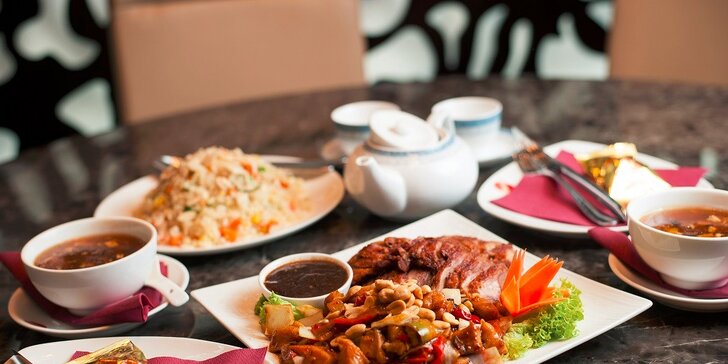 SUSHI set a ázijské menu pre dvoch v Asian restaurant SUNSHINE v Auparku