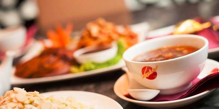 SUSHI set a ázijské menu pre dvoch v Asian restaurant SUNSHINE v Auparku