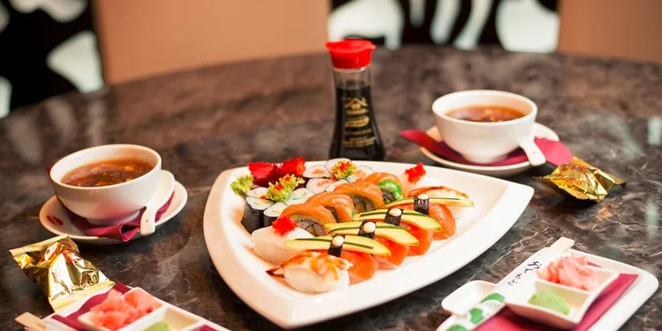 SUSHI set a ázijské menu pre dvoch v Asian restaurant SUNSHINE v Auparku