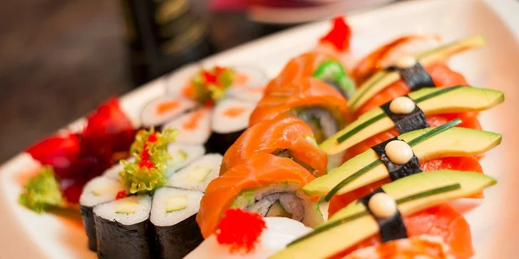 SUSHI set a ázijské menu pre dvoch v Asian restaurant SUNSHINE v Auparku