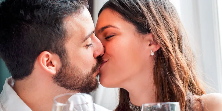 Doprajte si neobmedzený wellness s thajskou masážou či chutnou večerou v Holiday Inn