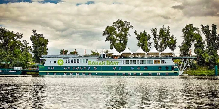 Romantický pobyt na vlnách Vltavy s wellness a večerným fish & grill rautom