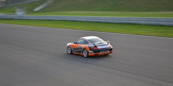 Zajazdite si na SLOVAKIA RINGU v Porsche 911 GT3 S2 alebo BMW E36