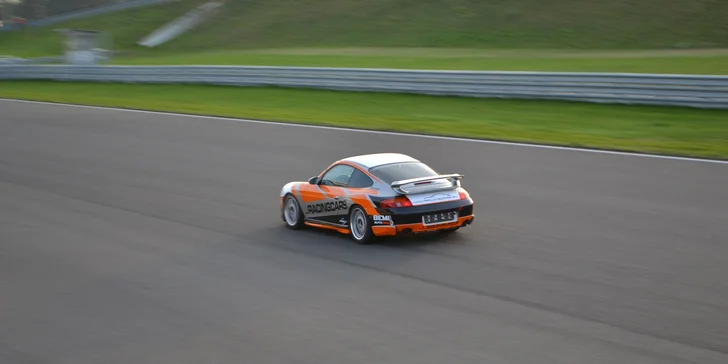 Zajazdite si na SLOVAKIA RINGU v Porsche 911 GT3 S2 alebo Porsche Cayman S