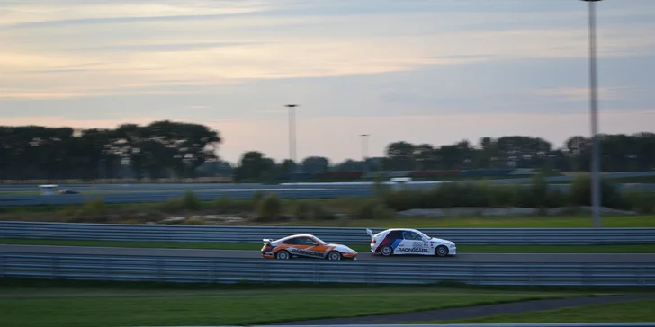 Zajazdite si na SLOVAKIA RINGU v Porsche 911 GT3 S2 alebo Porsche Cayman S