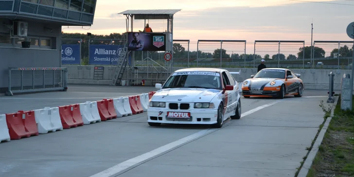 Zajazdite si na SLOVAKIA RINGU v Porsche 911 GT3 S2 alebo BMW E36