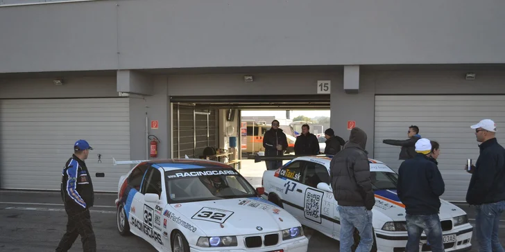 Zajazdite si na SLOVAKIA RINGU v Porsche 911 GT3 S2 alebo BMW E36