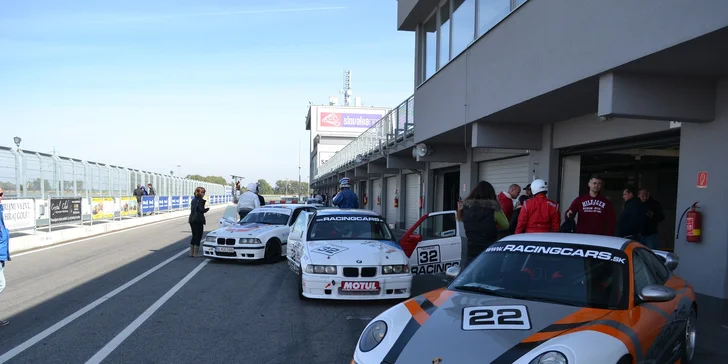 Zajazdite si na SLOVAKIA RINGU v Porsche 911 GT3 S2 alebo BMW E36