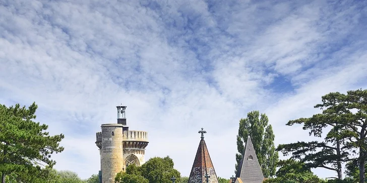 Navštívte zámok Laxenburg, kde Cisárovná Sissi strávila medové týždne, jaskyňu Hinterbrühl a ochutnajte výbornú čokoládu v Kittsee
