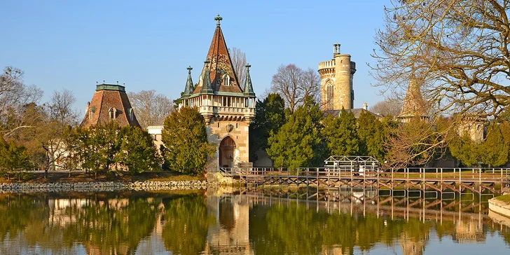 Navštívte zámok Laxenburg, kde Cisárovná Sissi strávila medové týždne, jaskyňu Hinterbrühl a ochutnajte výbornú čokoládu v Kittsee