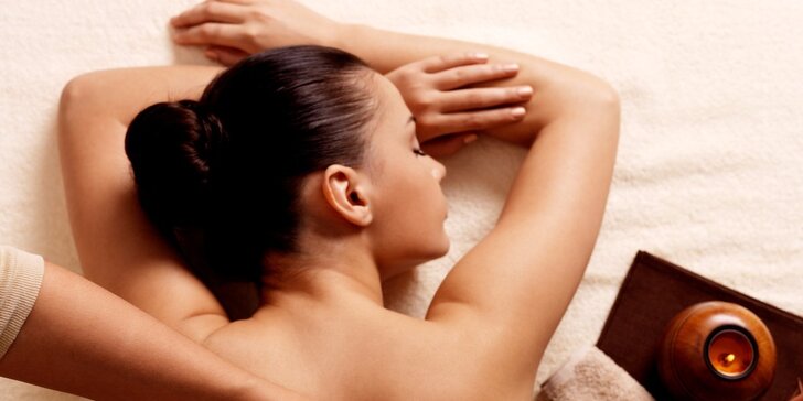 Relaxačná aromaterapeutická olejová masáž celého tela alebo masáž chrbta