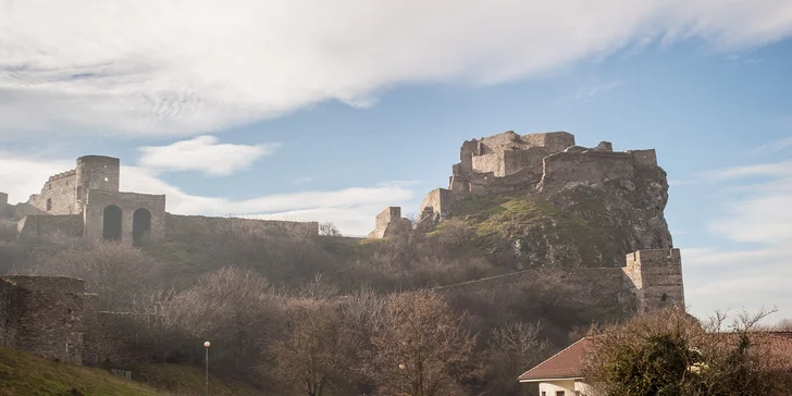 Domáca štrúdľa s kávou alebo čajom