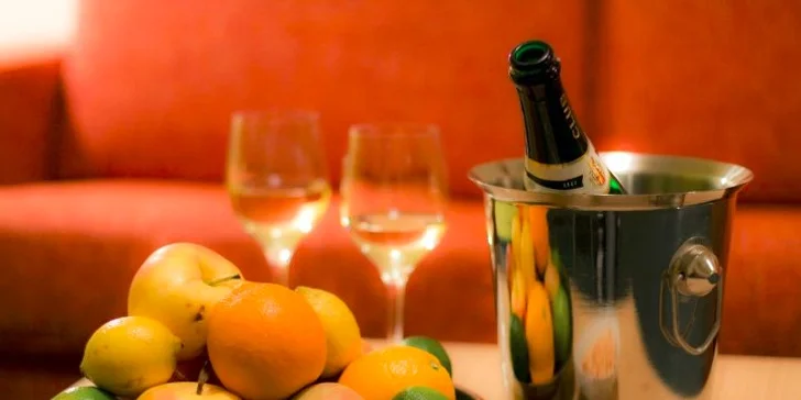 Valentínsky pobyt s gurmánskym romantickým menu a privátnym wellness, pár minút od centra Bratislavy!