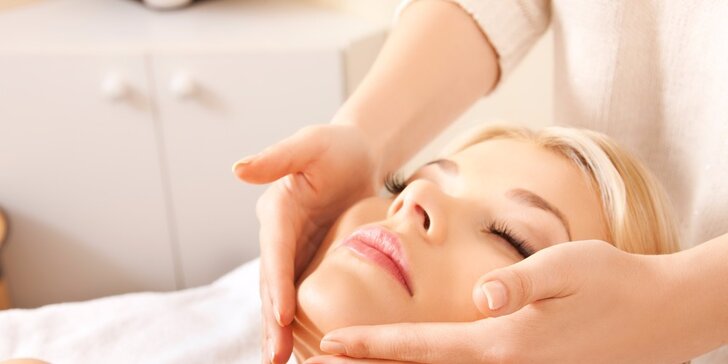 Liftingové ošetrenie pleti aj s líčením alebo hĺbkové čistenie s masážou rúk