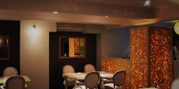 Sushi set s krevetou a lososom v Mama's Panasion restaurant