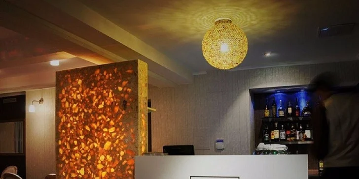 Sushi set s krevetou a lososom v Mama's Panasion restaurant