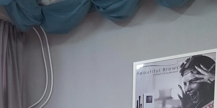 Omladzujúca mezoterapia kyselinou hyalurónovou