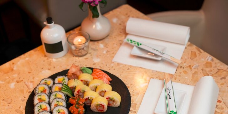 Sushi set s krevetou a lososom v Mama's Panasion restaurant