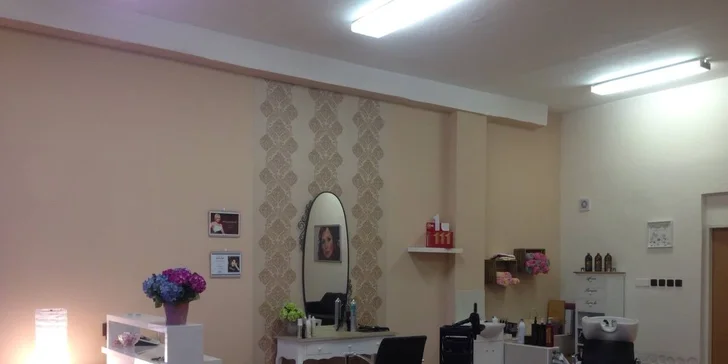 Masáž tváre a dekoltu s farbením alebo úpravou obočia