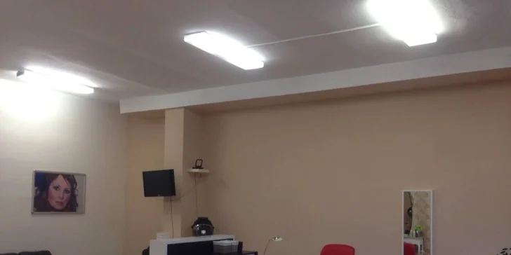 Masáž tváre a dekoltu s farbením alebo úpravou obočia