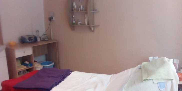 Masáž tváre a dekoltu s farbením alebo úpravou obočia