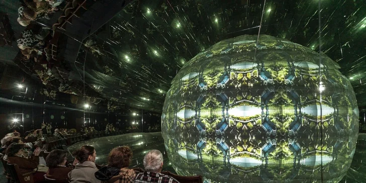 Vstupy do Imaginária, zrkadlového labyrintu a kaleidoskopického kina