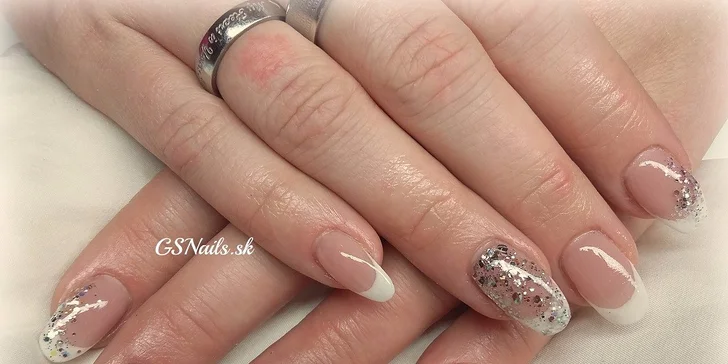 Oživte svoje ruky so Shellac manikúrou