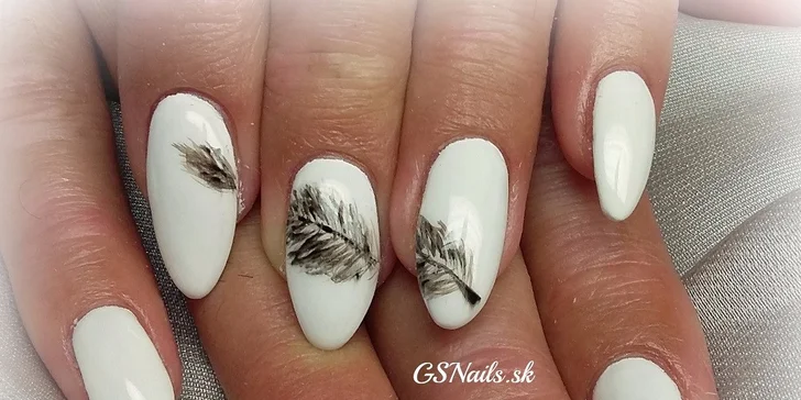 Oživte svoje ruky so Shellac manikúrou