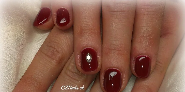 Oživte svoje ruky so Shellac manikúrou