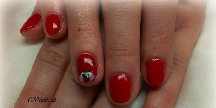 Oživte svoje ruky so Shellac manikúrou