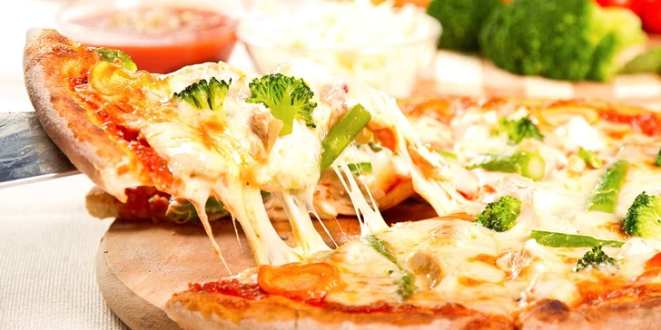 Super pizza podľa vlastného výberu v Tryo pube
