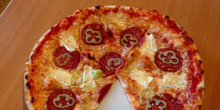 Super pizza podľa vlastného výberu v Tryo pube